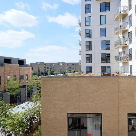 Modern Bright And Practical 3 Bedroom With Balcony